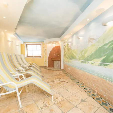 Tuxerstuebl Konukevi 3*