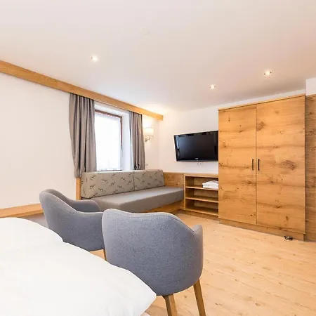 Tuxerstuebl بيت ضيافة